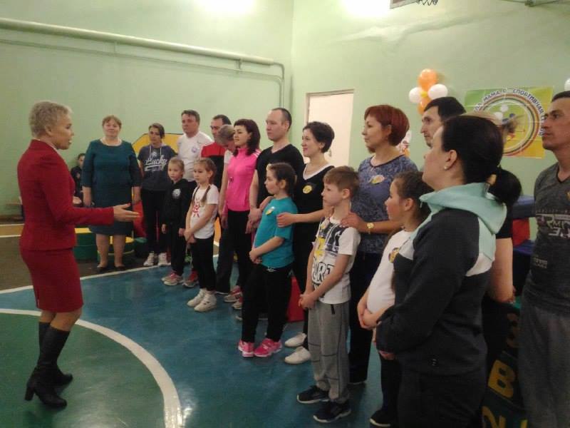 На участке в Благовещенске прошли спортивные игры вместе с депутатом Госдумы Риммой Баталовой.