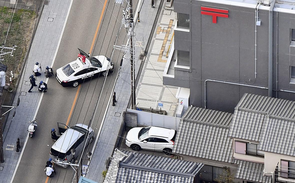 В Японии мужчина захватил отделение почты и взял заложников