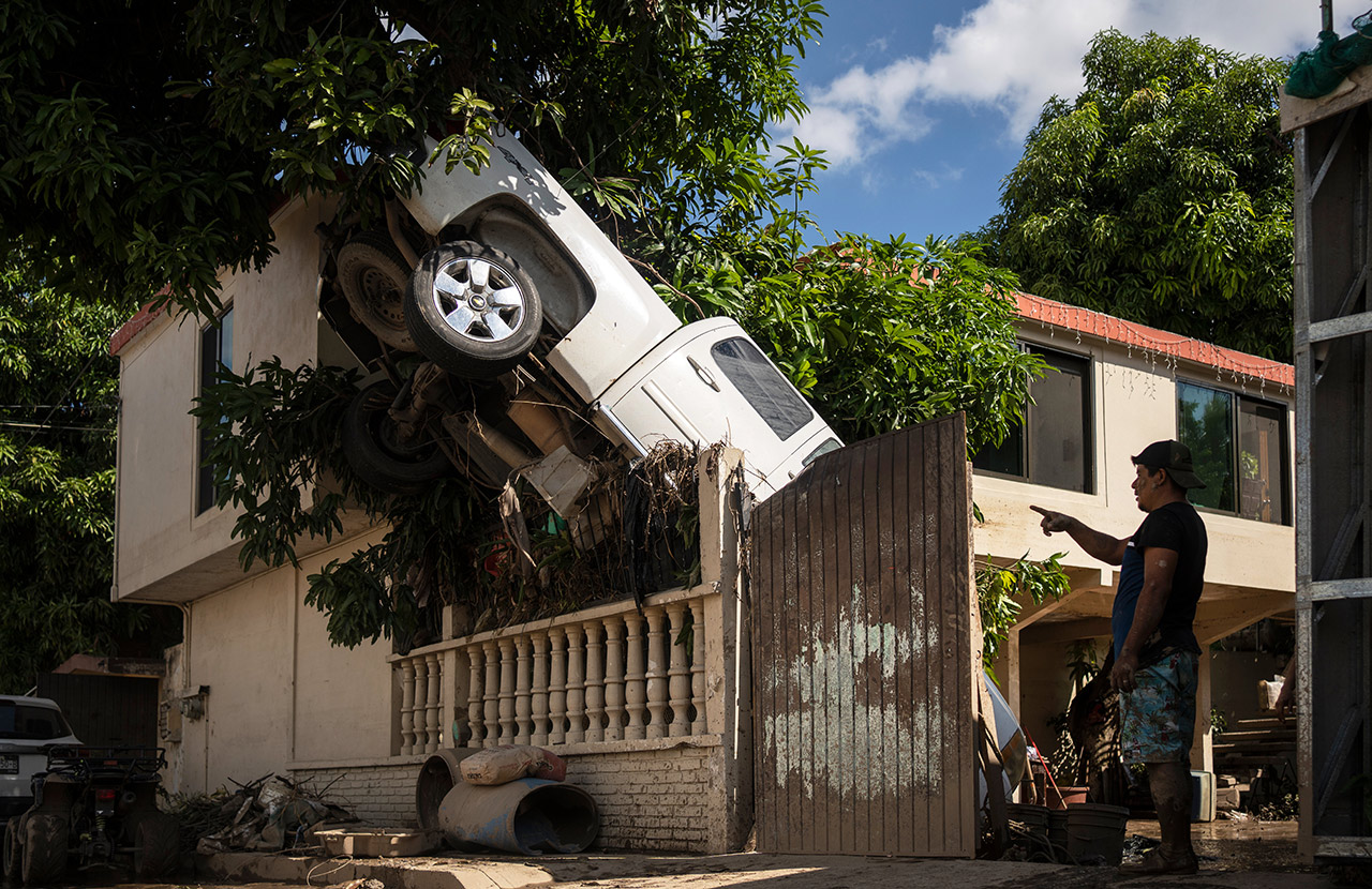 Президент&nbsp;Мексики Клаудия&nbsp;Шейнбаум сообщила, что повреждены или полностью разрушены около 100 тыс. домов. &laquo;Никакие прогнозы не предвещали, что осадки будут такого масштаба&raquo;,&nbsp;&mdash; заявила она журналистам.