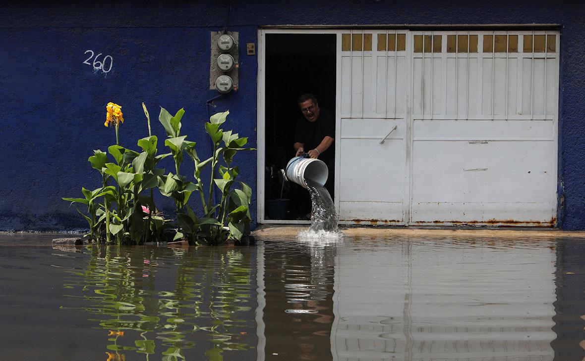 Более 130 человек погибли или пропали при наводнениях в Мексике. Фото