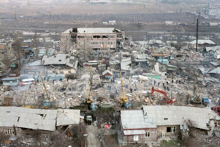 В Армении вспоминают жертв землетрясения в Спитаке