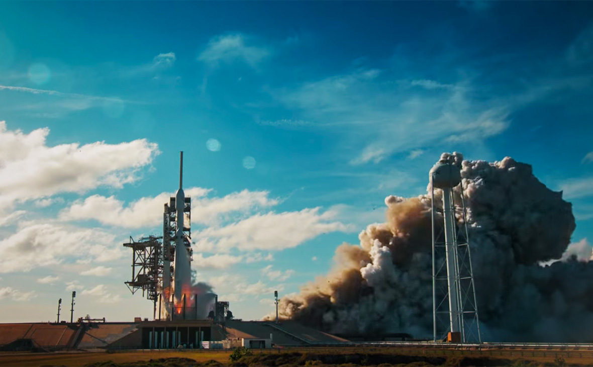 Фото: Скриншот запуска сверхтяжелой ракеты-носителя Falcon Heavy