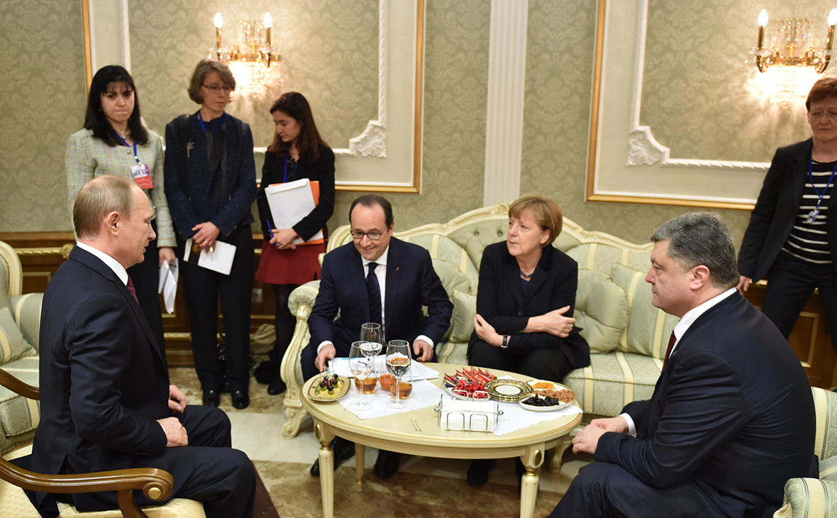 Владимир Путин, президент Франции Франсуа Олланд, канцлер Германии Ангела Меркель и президент Украины Петр Порошенко (слева направо)