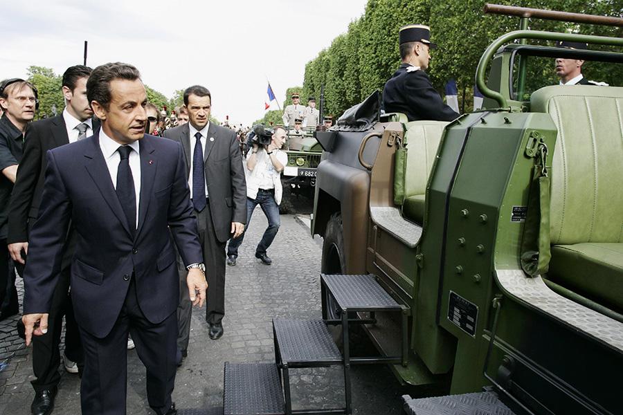 Николя Саркози впервые председательствует на национальных празднованиях Дня взятия Бастилии, Париж, Франция, 14 июля 2007 года