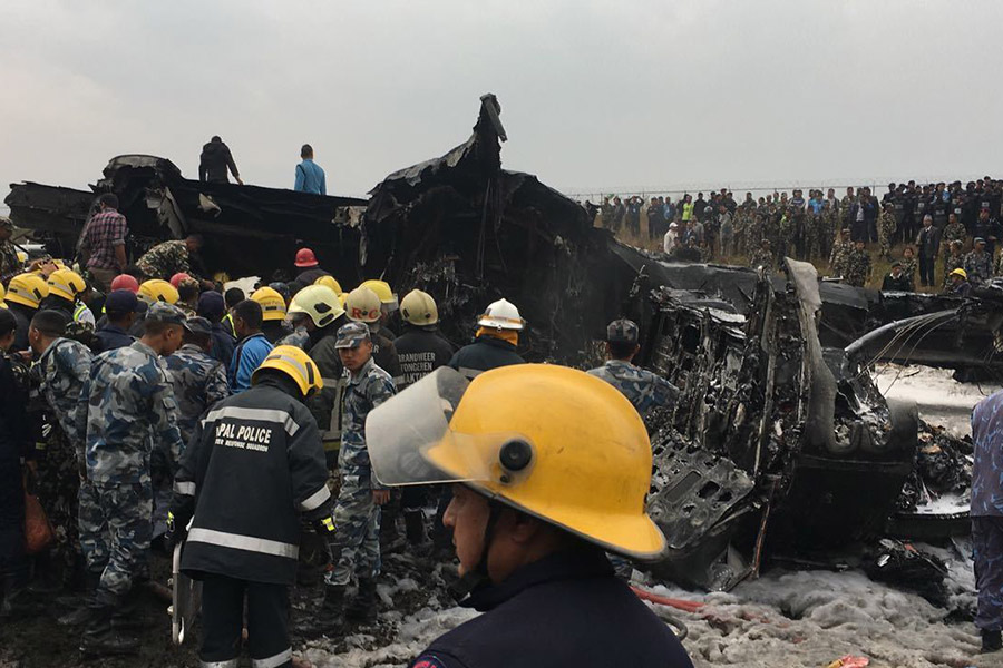 Пока не известно, что стало причиной катастрофы. В управлении гражданской авиации Непала считают, что самолет потерял управление при посадке. Возможно, на это повлияли технические неполадки