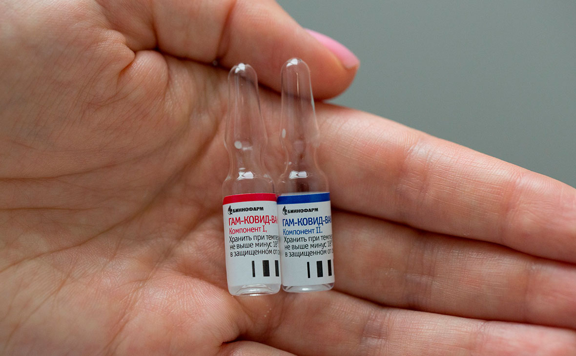 Власти назвали дату поставок вакцины центра Гамалеи в клиники Москвы
