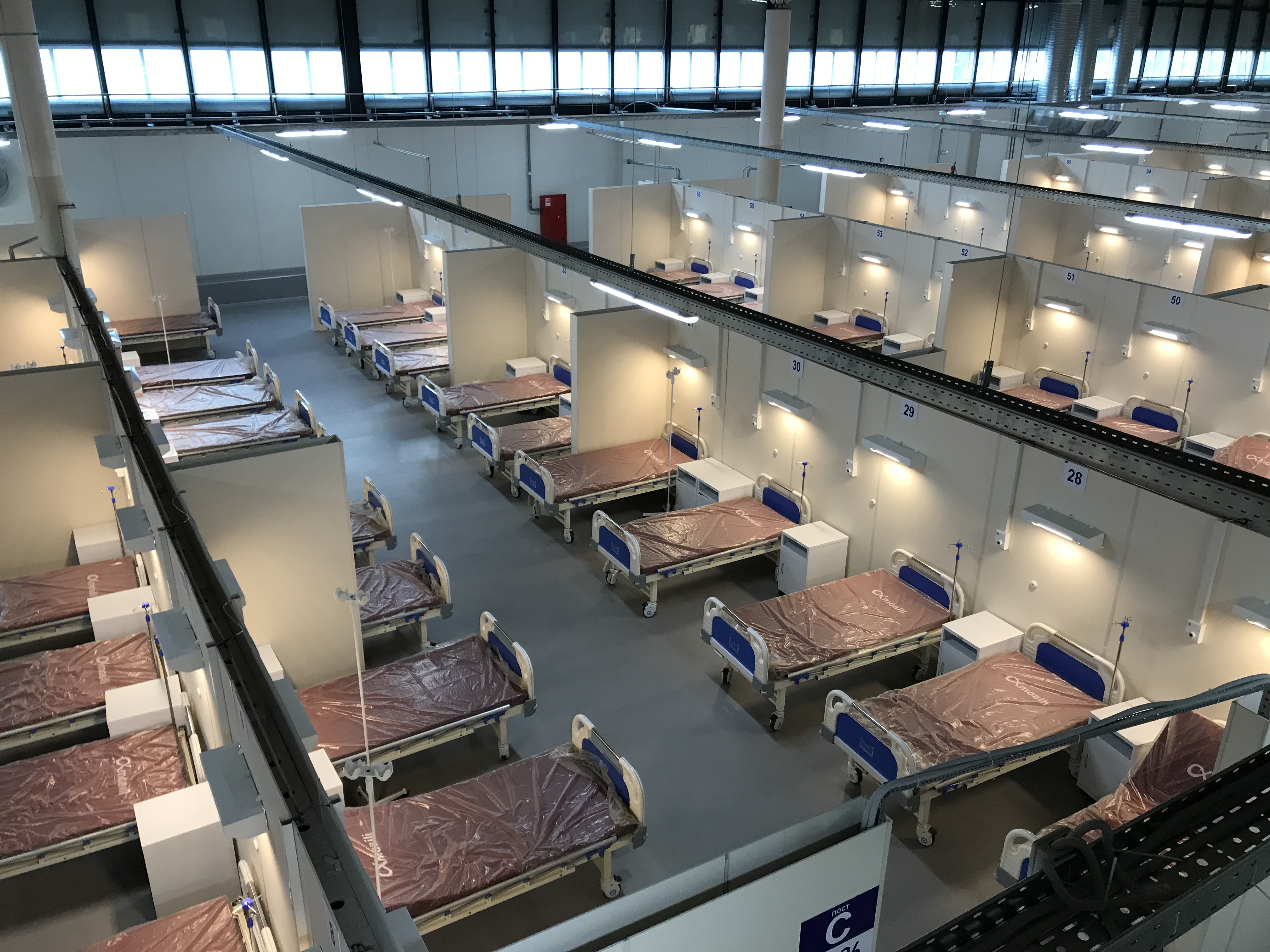 Временный госпиталь в Ленэкспо в случае необходимости готов принять до 2,5 тыс. пациентов с коронавирусной инфекцией