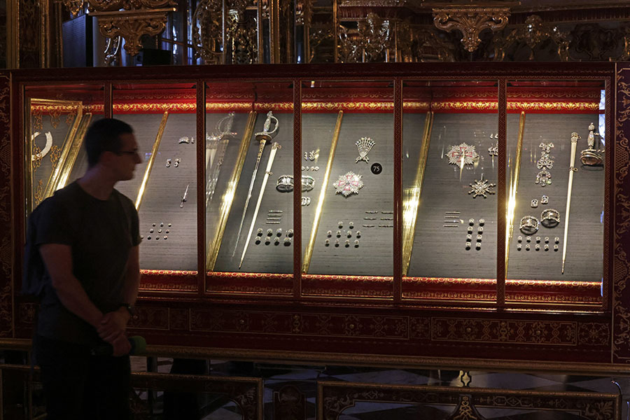 Драгоценности, найденные после ограбления в 2019 году, музей &laquo;Зеленое хранилище&raquo;, 2024 год