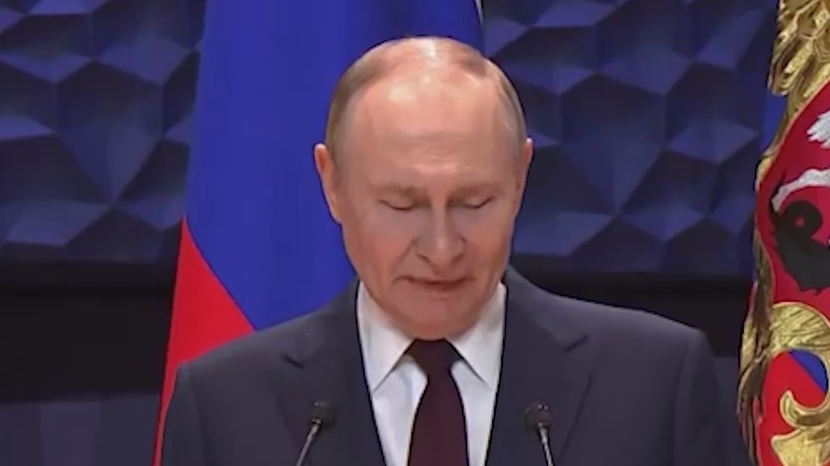 Путин поздравил педагогов с Днем учителя. Видео