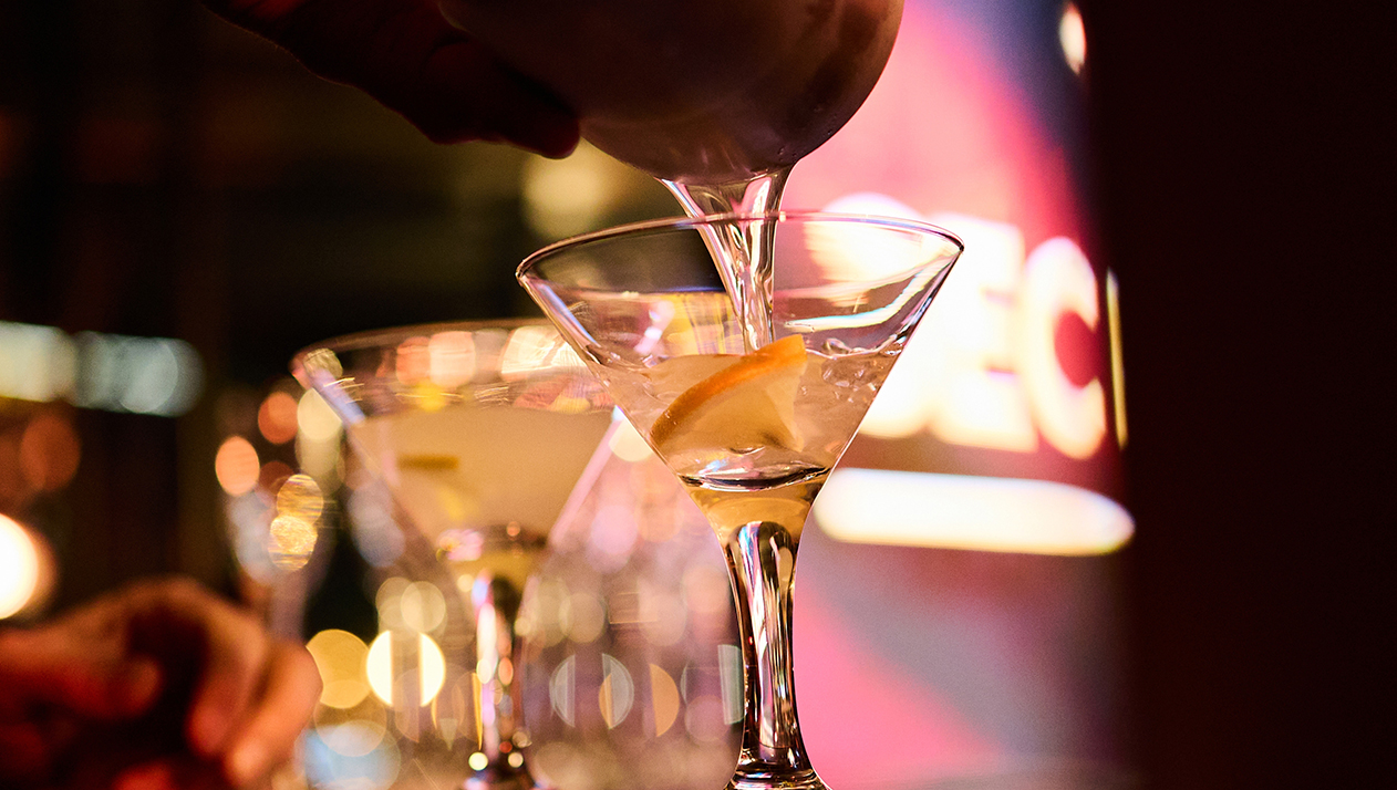 «Авито Работа» рассказала, где стали востребованы бармены и сомелье