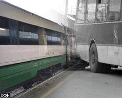 Украина: поезд столкнулся с пассажирским автобусом