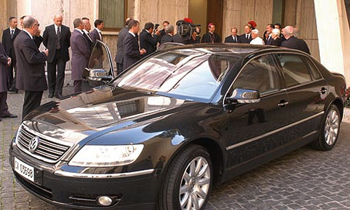 Гараж Папы Римского пополнится Volkswagen Phaeton