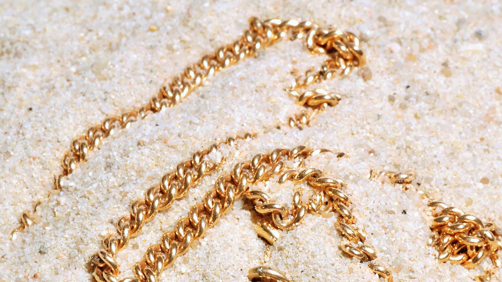 В Великобритании 12-летний мальчик нашел золотой браслет римской эпохи