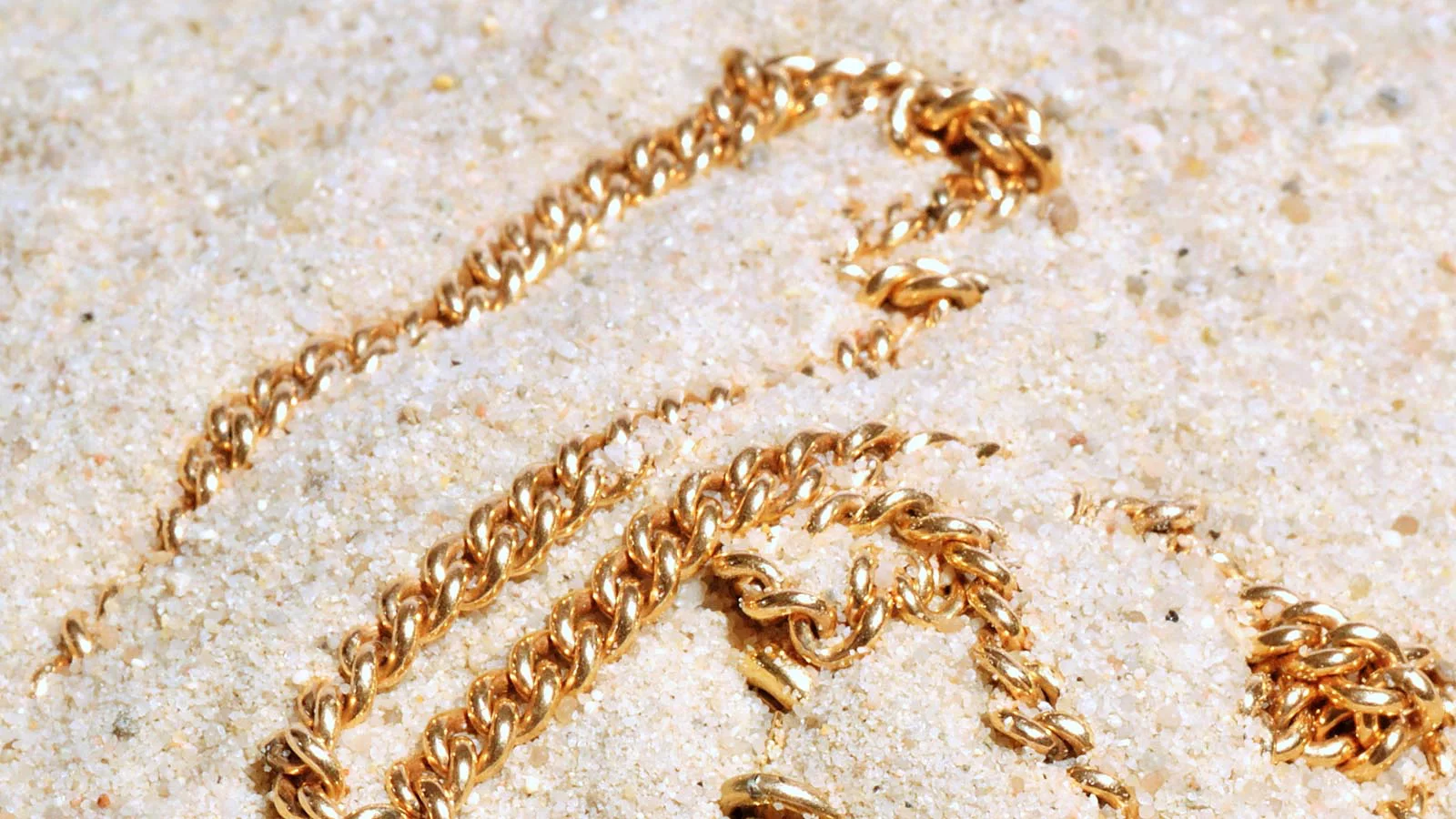 В Великобритании 12-летний мальчик нашел золотой браслет римской эпохи