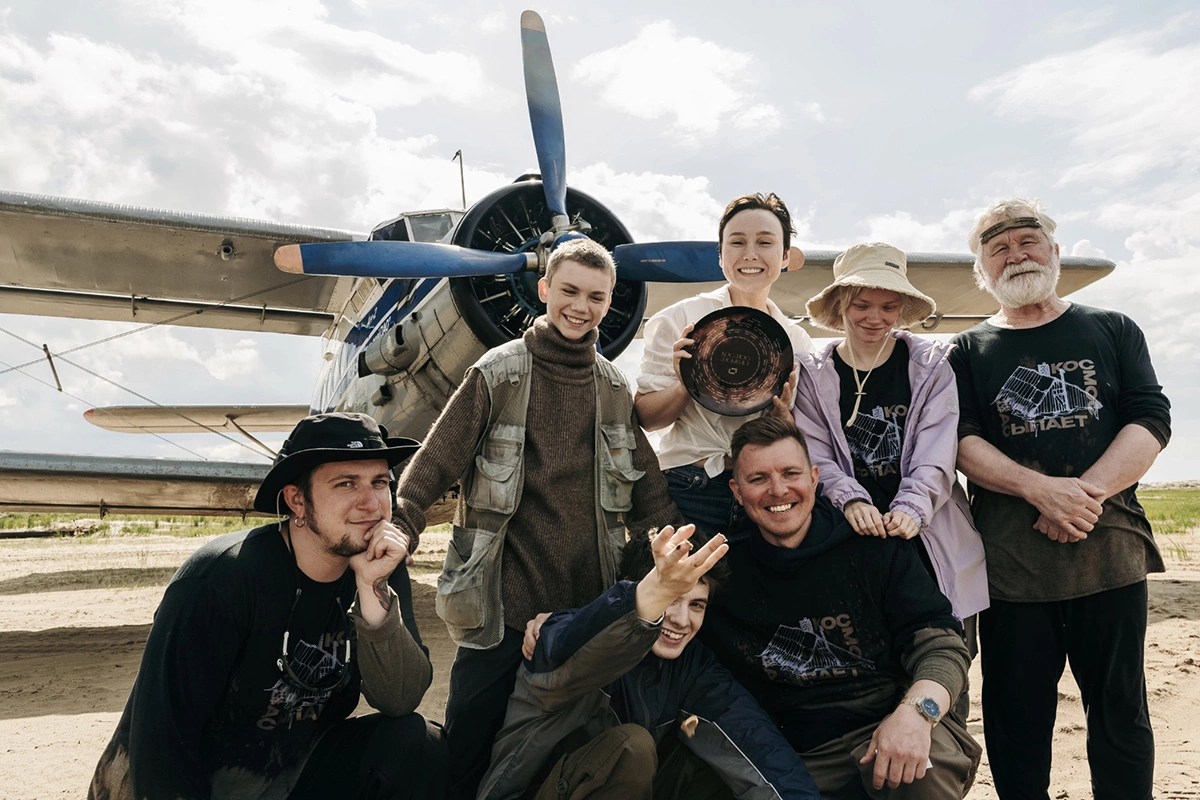 Съемочная группа фильма «Космос засыпает»: оператор Владимир Борисов, Марк Эйдельштейн и режиссер Антон Мамыкин; актеры Никита Конкин, Дарья Екамасова, Софья Воронцова и Сергей Занин