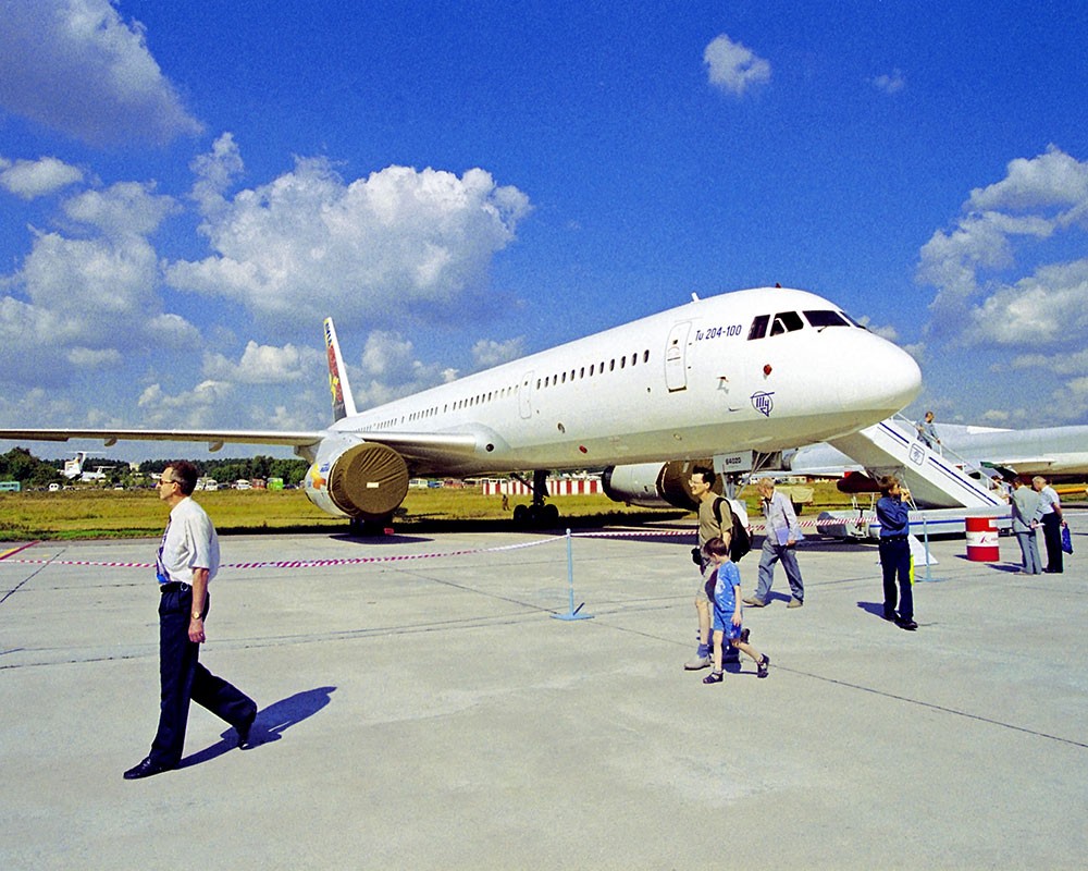 Самолет Ту-204 