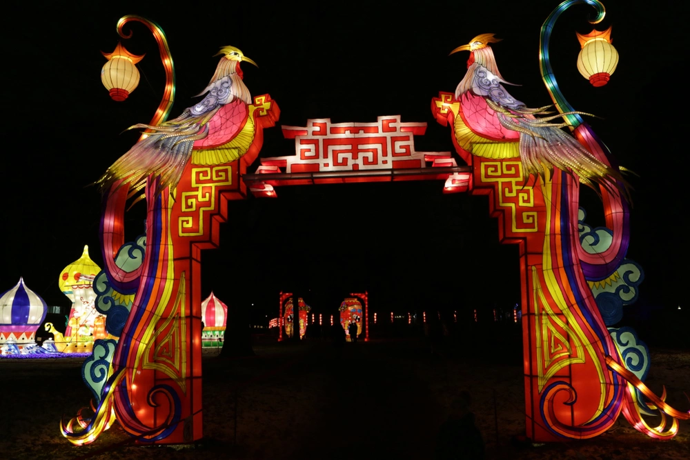<p>Иллюминационный тоннель, яркие цвета и китайские фонарики украсят одну из главных центральных улиц столицы</p>