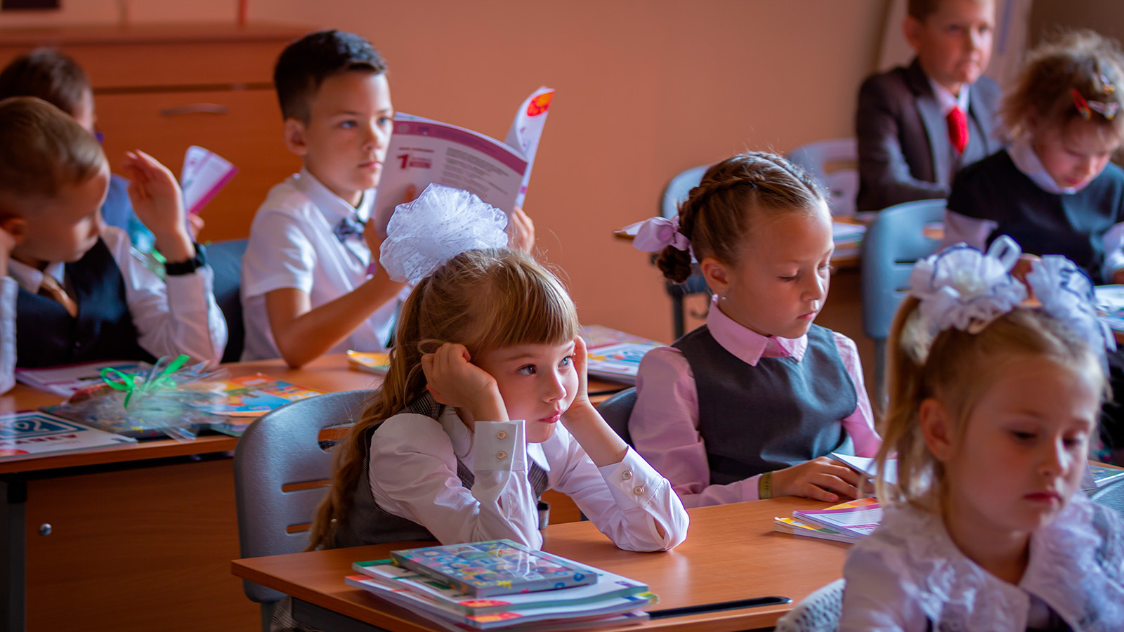 В Госдуме предложили сократить учебную неделю школьникам до 5 дней