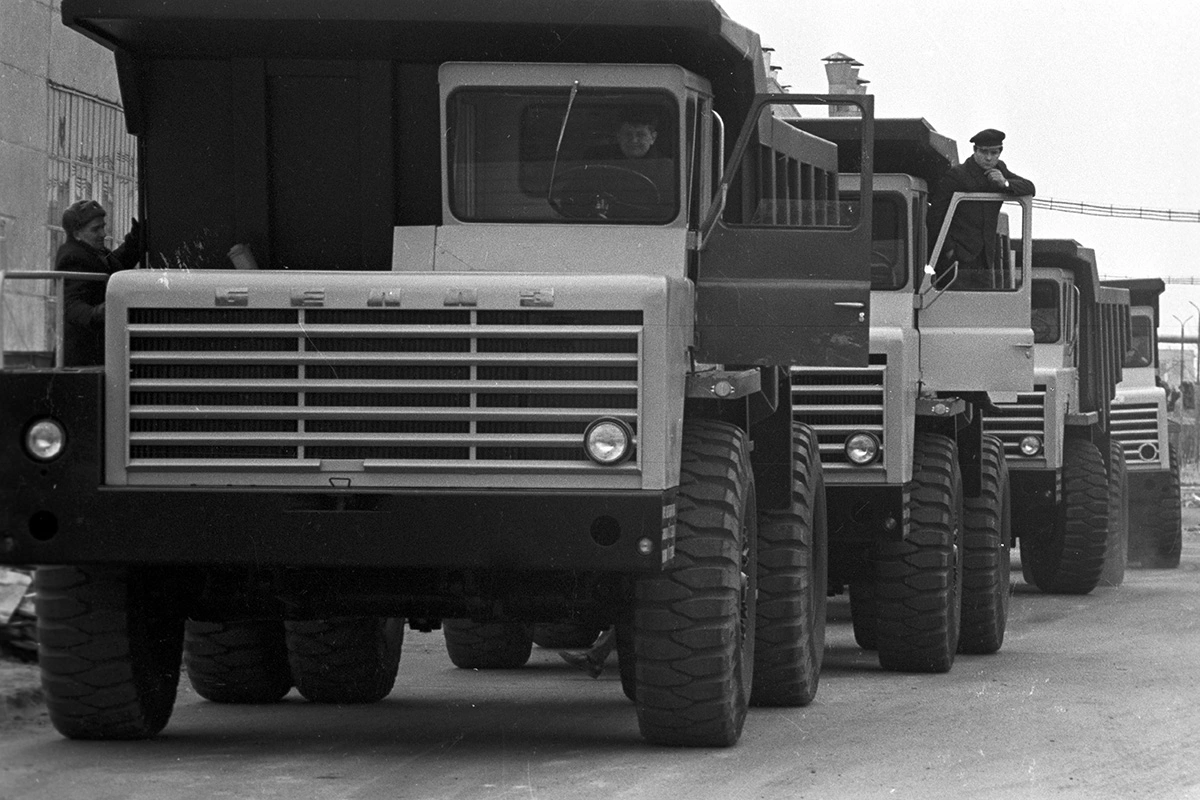 Серийные самосвалы « БелАЗ-540» — продукция Белорусского автомобильного завода, 1971 год