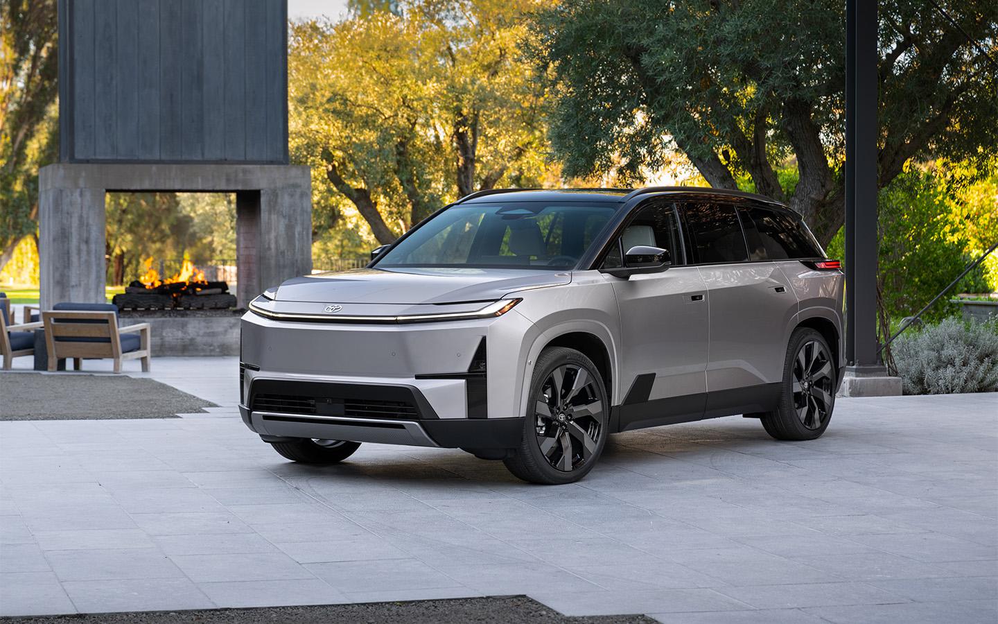 Первый обзор радикально нового Toyota Highlander. Его невозможно узнать