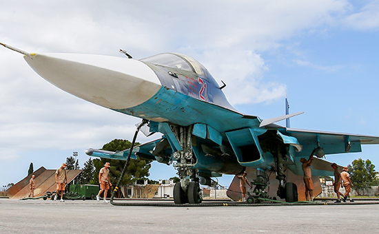 Российский многофункциональный истребитель-бомбардировщик Су-34 на&nbsp;авиабазе Хмеймим в&nbsp;Сирии, 5 мая 2016 года


