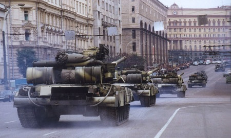 Сегодня центр Москвы перекроют танки и БТРы