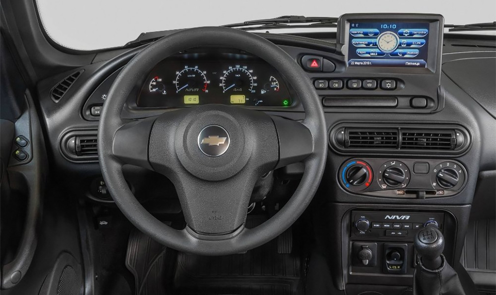 Внедорожник Chevrolet Niva получил мультимедиа с планшетом