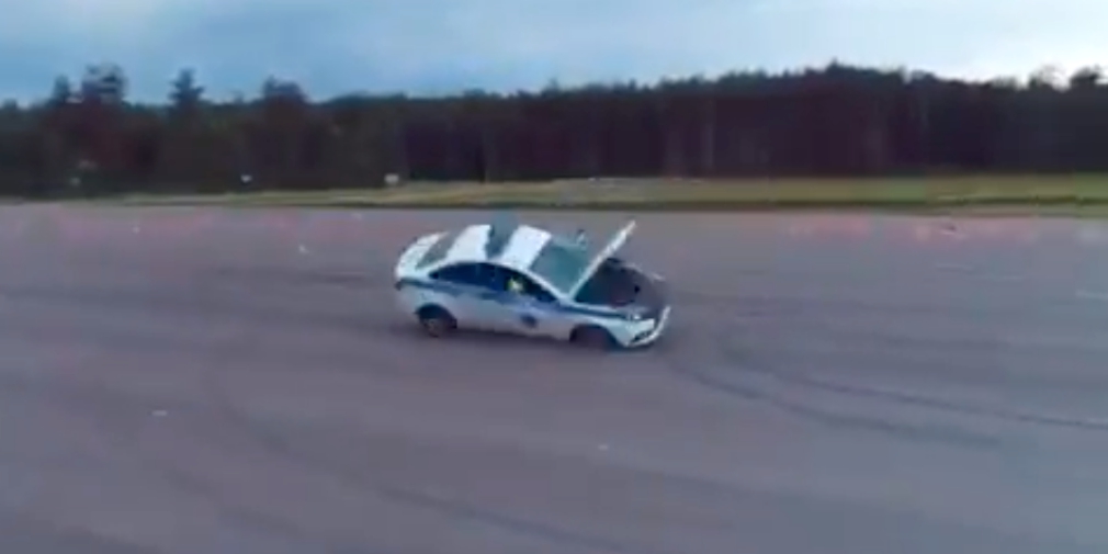 Видео: Lada Vesta ВАИ перевернулась во время «полицейского разворота»