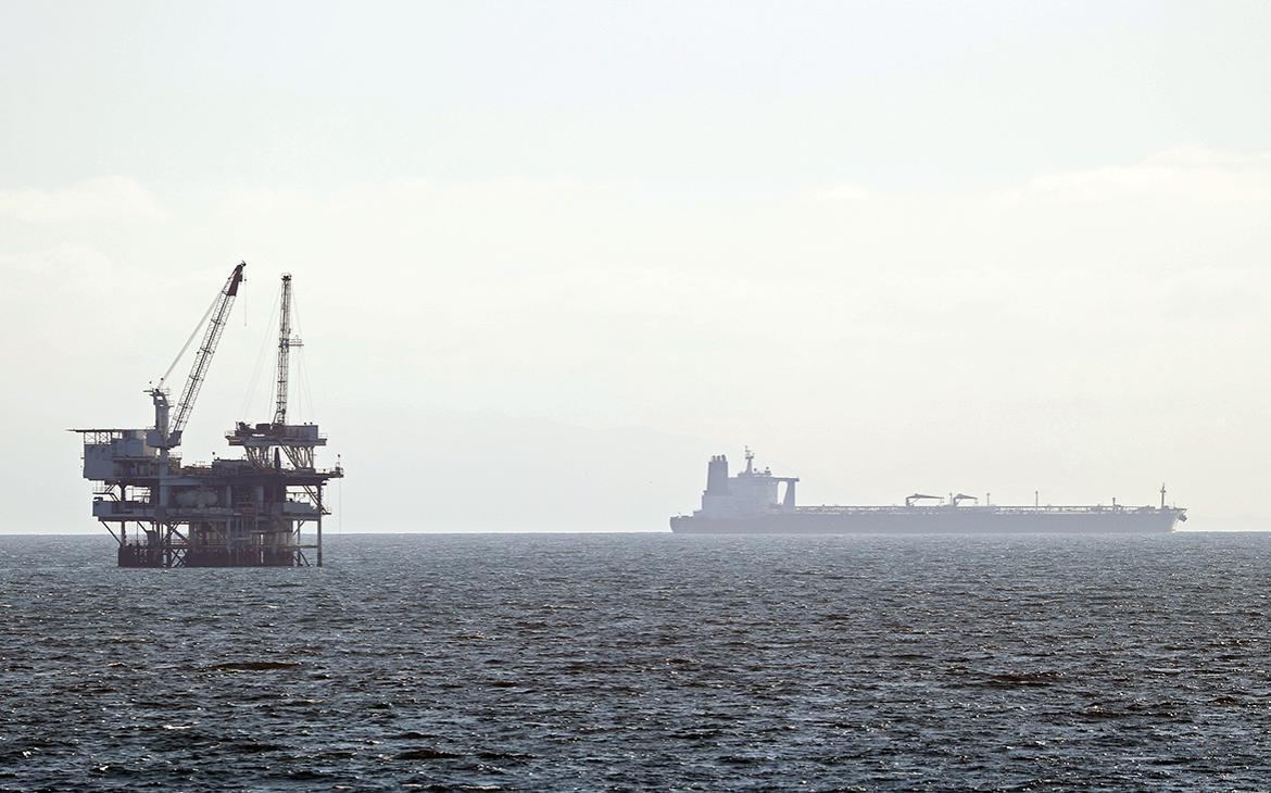 Bloomberg узнал о рекордных объемах перевалки нефти Urals в море