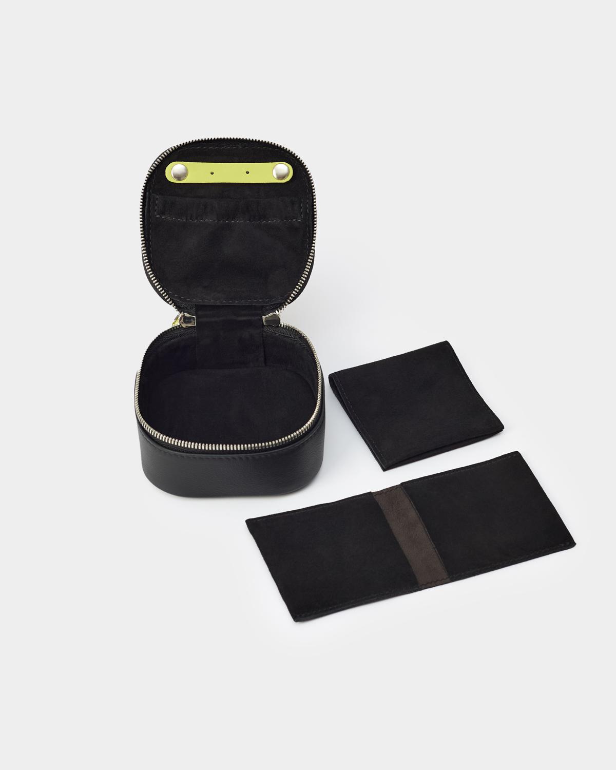 Jewelry Case, Jenёk