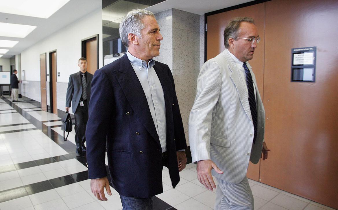 Что было в «файлах Эпштейна» и почему появление там болезненно для Трампа