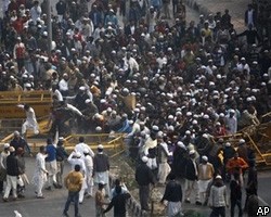 На религиозном празднике в Индии в давке погибли 100 человек