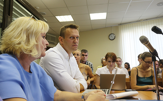 Политик Алексей Навальный во&nbsp;время слушания о&nbsp;замене ему условного срока реальным&nbsp;по &laquo;делу &laquo;Ив Роше&raquo; в&nbsp;Люблинском суде,&nbsp;1 августа 2016 года

