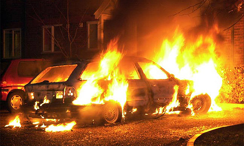 Пожар в гаражах на востоке Москвы уничтожил 4 автомобиля