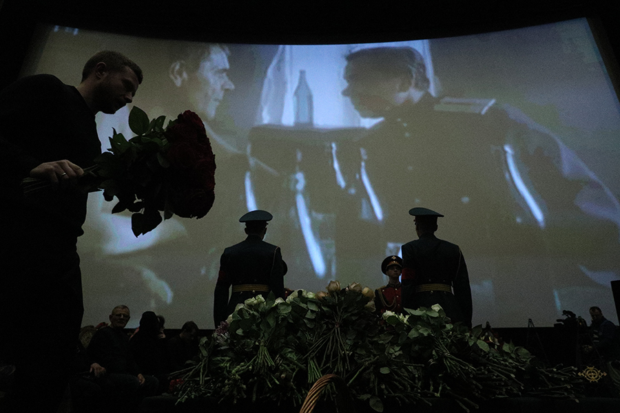 Во время прощания на экранах также показывали кадры из фильмов с участием Алексея Булдакова