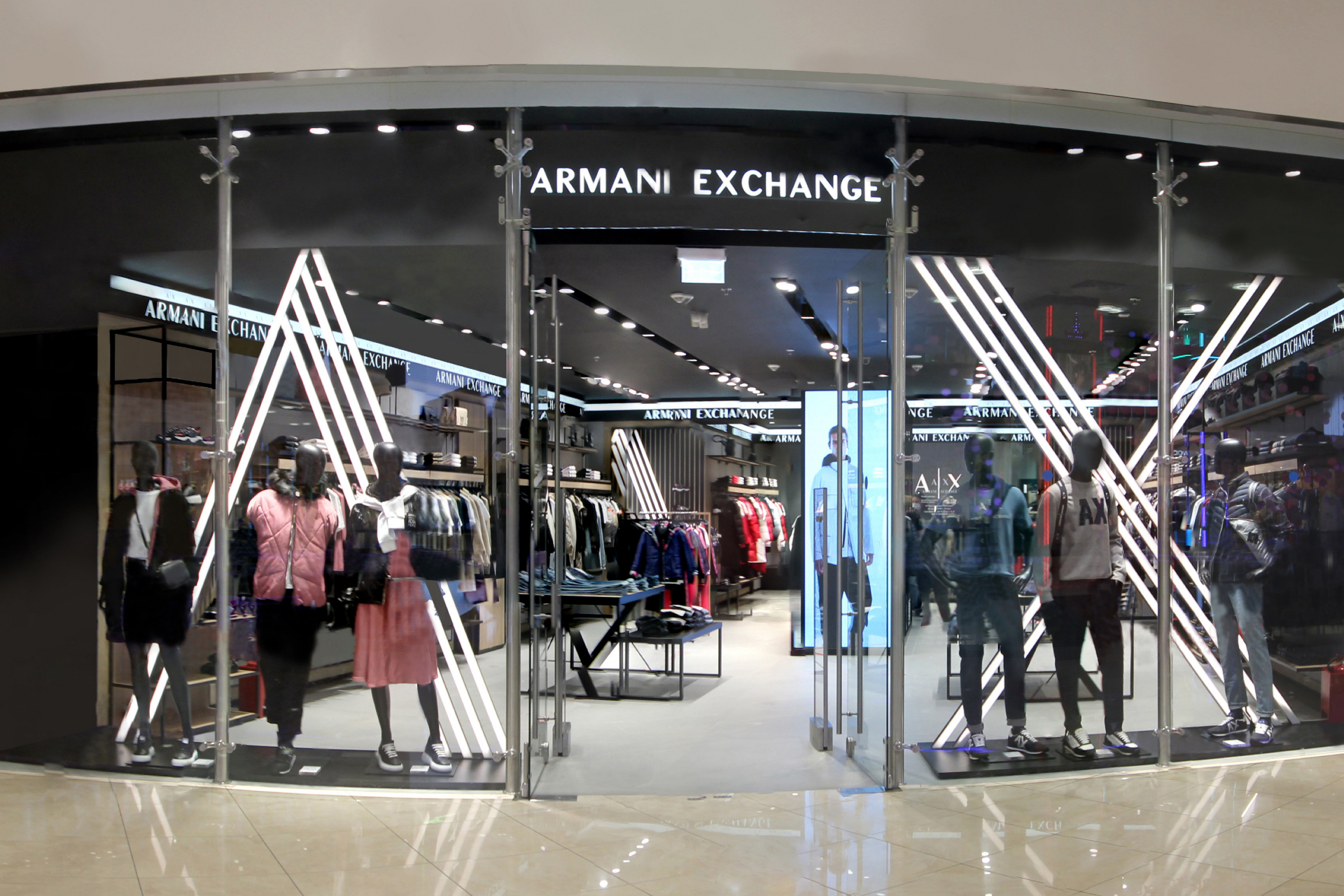 Магазин Armani Exchange в обновленном формате
