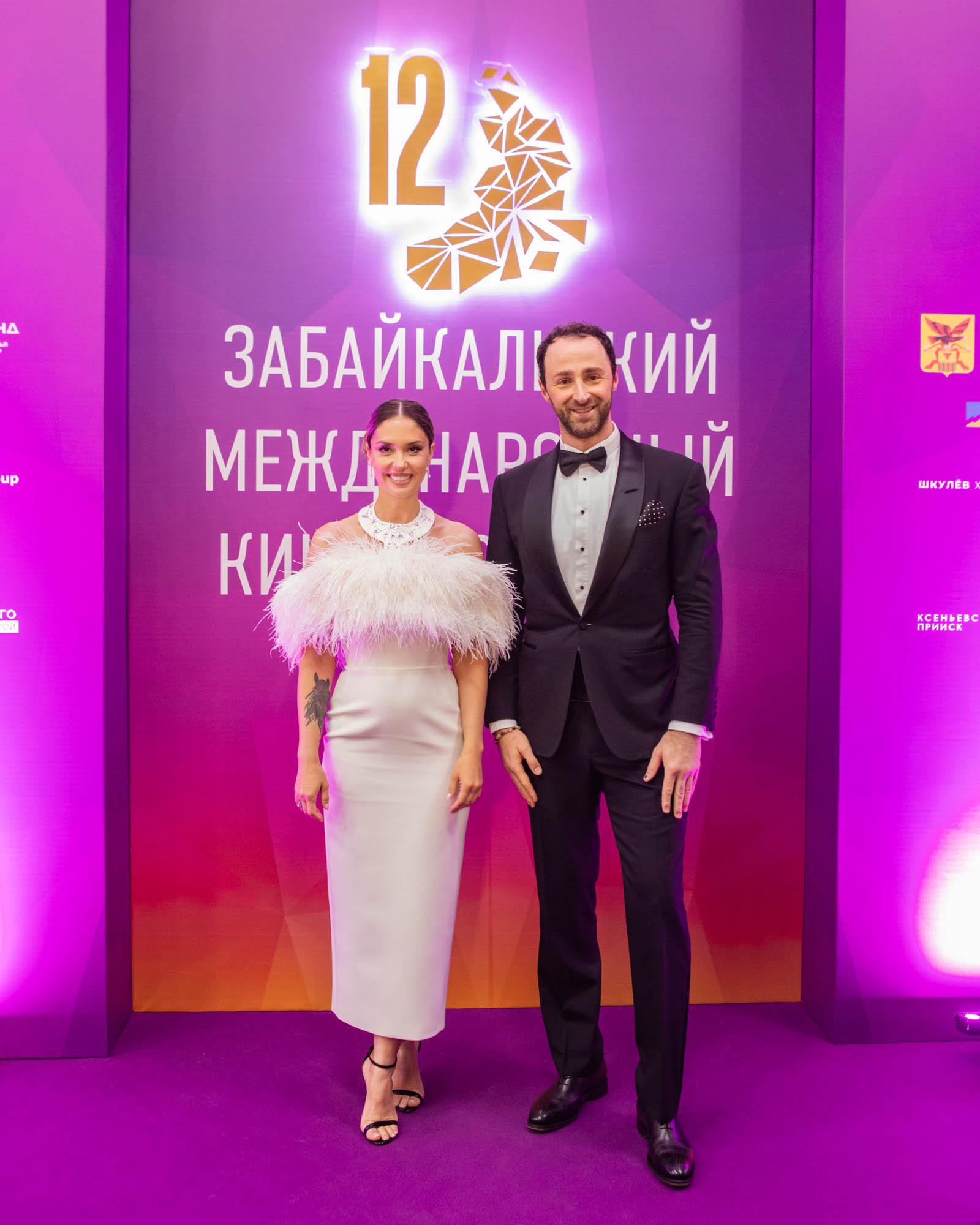 Агата Муцениеце и Георгий Перадзе, ведущие церемонии открытия