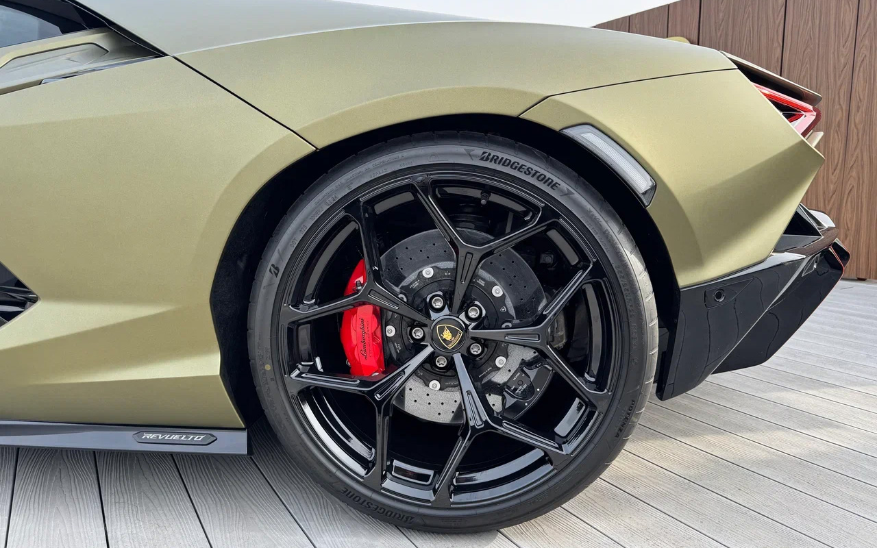 Lamborghini Revuelto