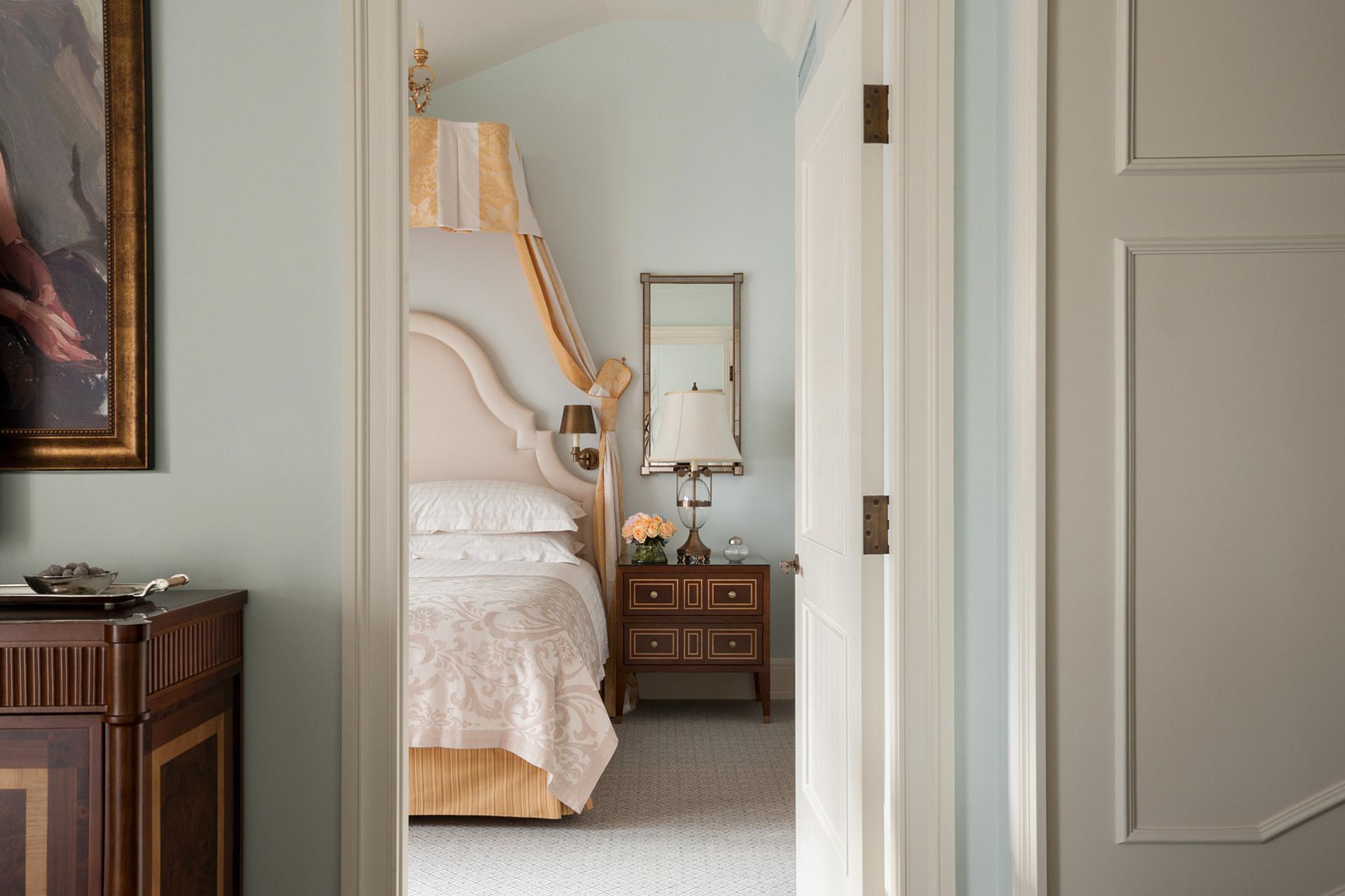 Номер отеля Four Seasons Lion Palace St. Petersburg, победителя WhereToTravel Hotels Award 2024