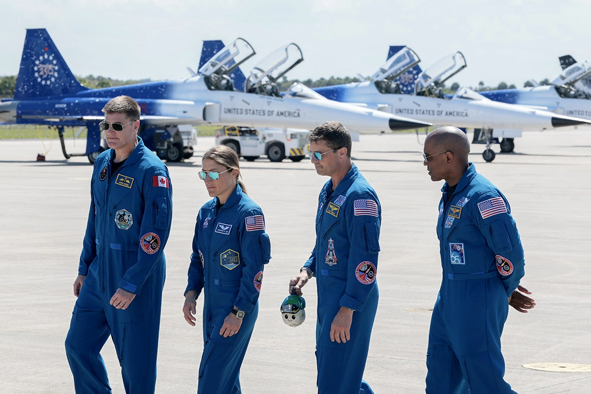 Экипаж миссии «Артемида-2» — (слева направо) Джереми Хансен, Кристина Кук, Гегори Рид Уайзман и Виктор Гловер