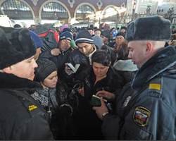 СК Петербурга: против мигрантов, избивших полицейских при побеге, возбуждено дело