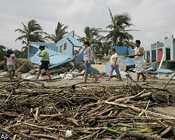 Число жертв урагана в Бангладеш превысило 3 тыс. человек