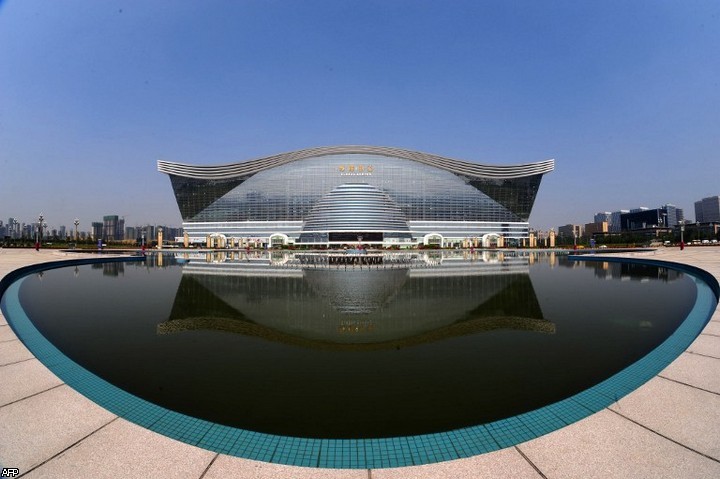 В Китае построили крупнейшее здание в мире