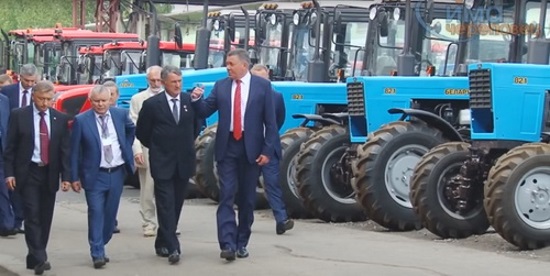 Губернатор Вологодской области на производстве тракторов ЧЛМЗ
