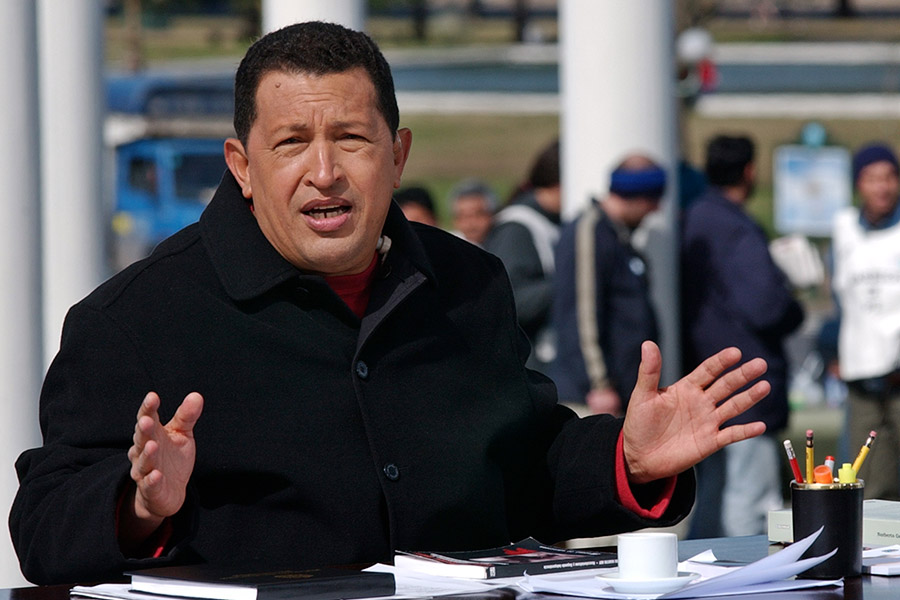 Предыдущий рекорд по общению с прессой принадлежит бывшему лидеру Венесуэлы Уго Чавесу. Президент Боливарианской&nbsp;Республики совмещал​ встречи с прессой с еженедельными воскресными передачами &laquo;Алло, президент&raquo;, во время которых отвечал на вопросы граждан и давал поручения министрам. Самая длинная передача продолжалась 7 часов 43 минуты, а самый длинный очный разговор с журналистами&nbsp;&mdash; чуть более четырех часов. Столько понадобилось Чавесу, чтобы ответить на шесть вопросов