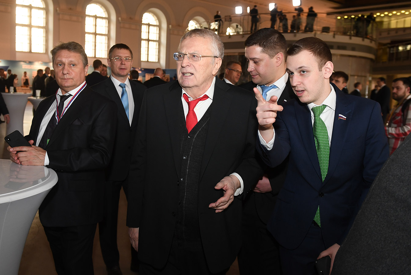 Руководитель фракции ЛДПР в Госдуме Владимир Жириновский (в центре)