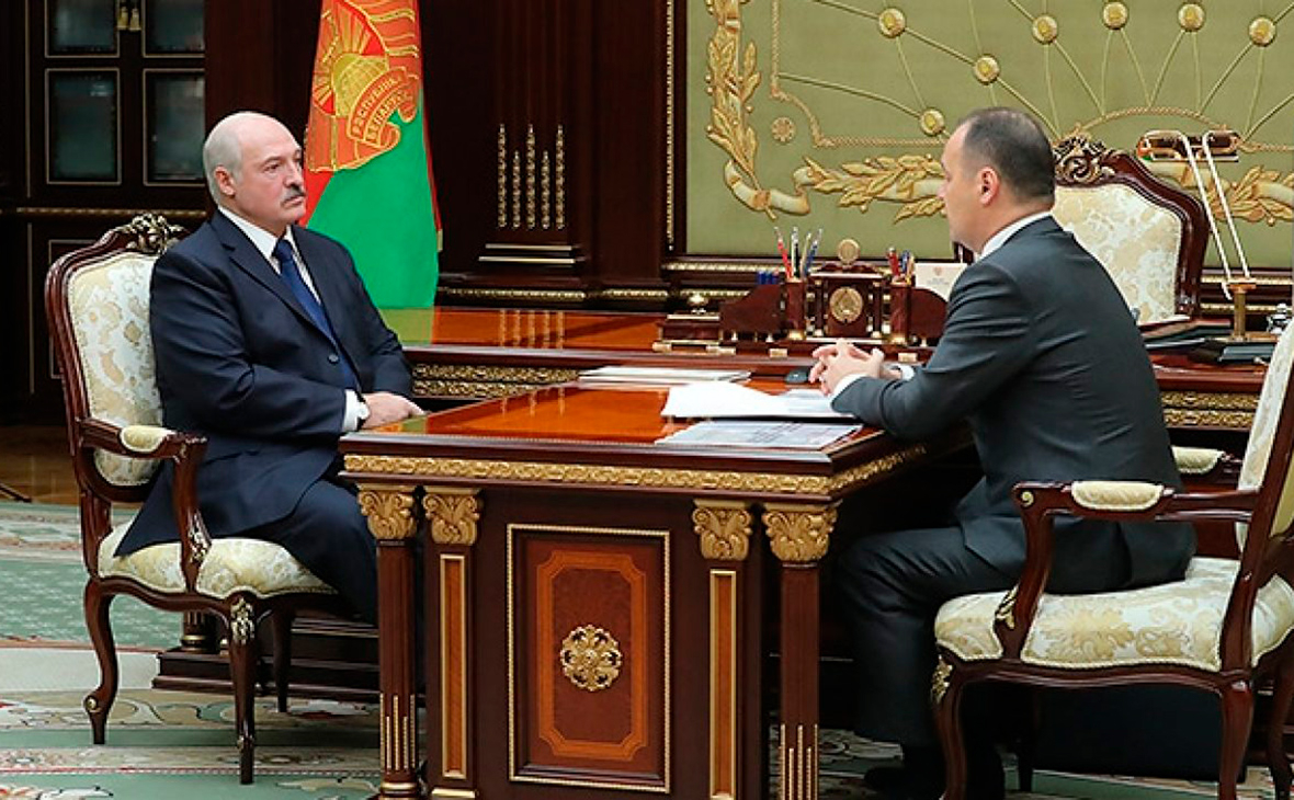 Александр Лукашенко и&nbsp;​Роман&nbsp;Головченко (справа)