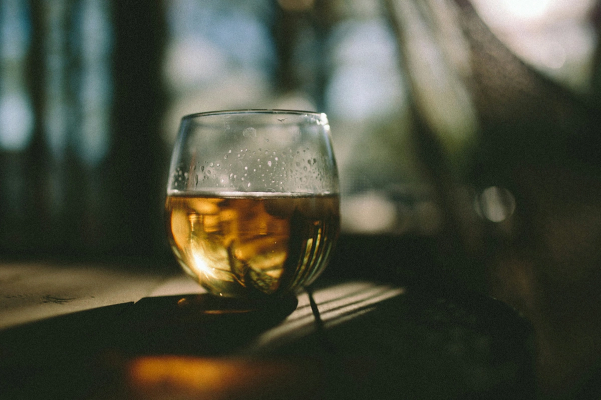 В московской сидрерии Rebel Apple произвели сидр из русских и английских яблок в коллаборации с основателем сидродельни Oliver’s Cider & Perry Томом Оливером