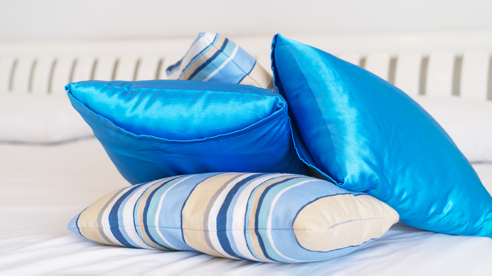 Полисатин — один из видов сатина. Наряду с ним выделяют хлопковый сатин, бамбуковый, мако-сатин, стрейч-сатин