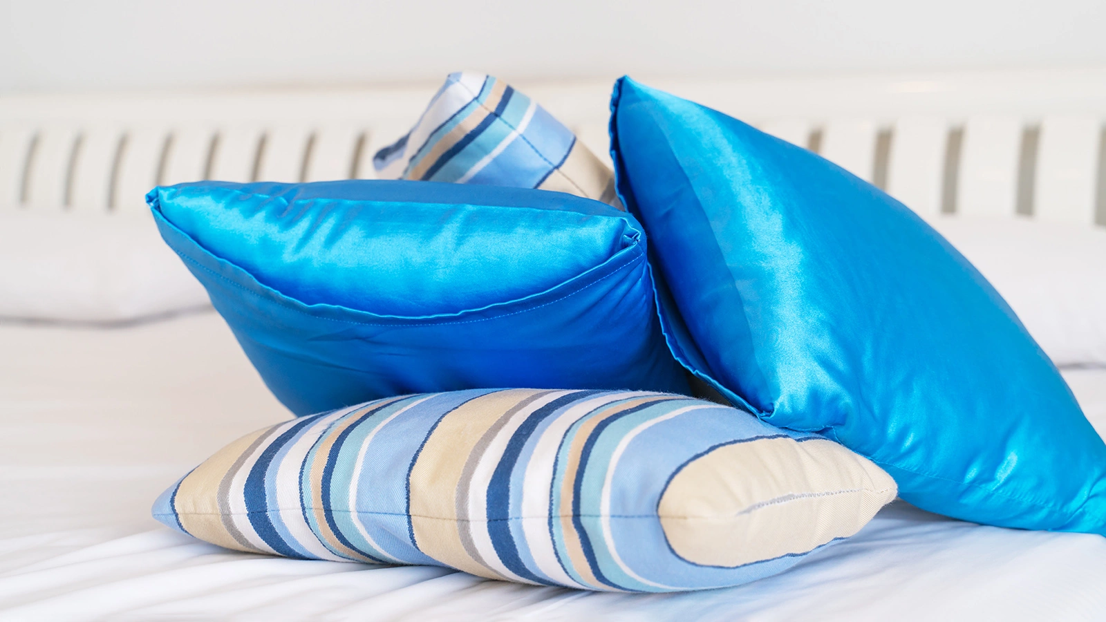 Полисатин — один из видов сатина. Наряду с ним выделяют хлопковый сатин, бамбуковый, мако-сатин, стрейч-сатин